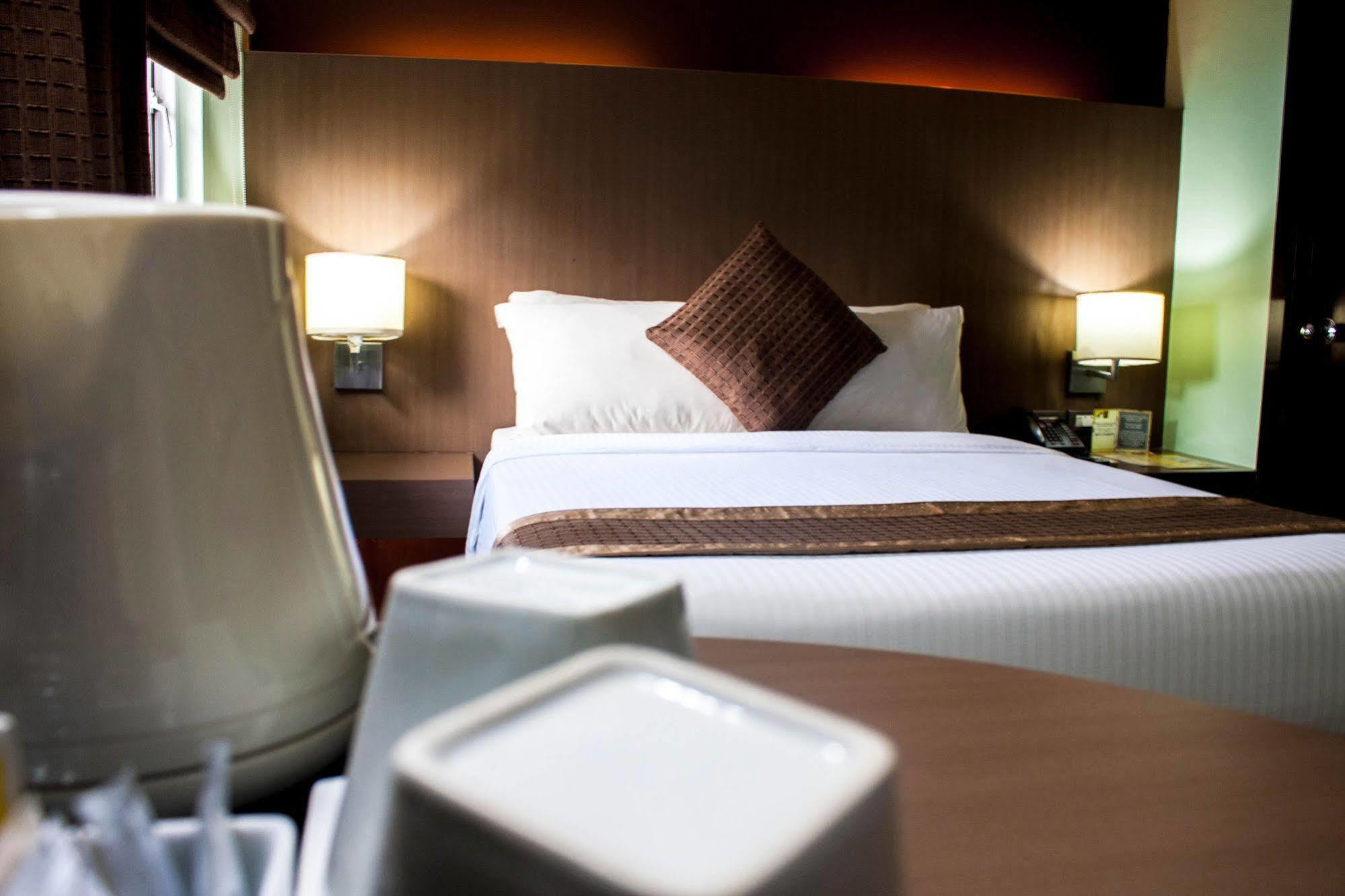 Manila Grand Opera Hotel Экстерьер фото