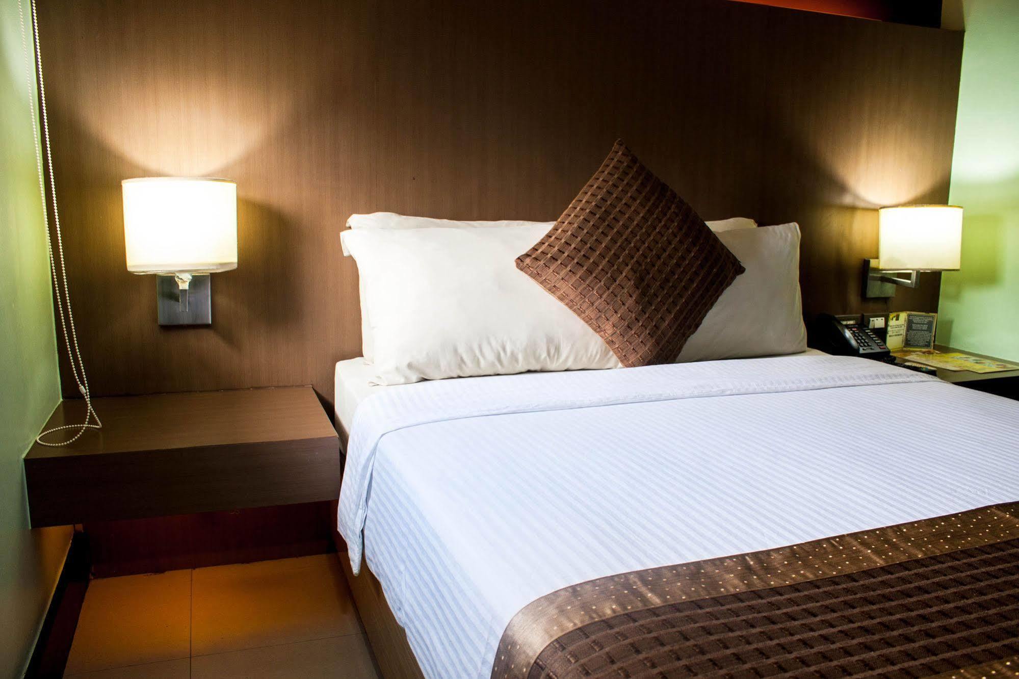 Manila Grand Opera Hotel Экстерьер фото